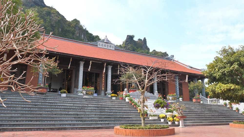 Tôn trọng văn hóa địa phương đặc biệt là những khu vực du lịch tâm linh